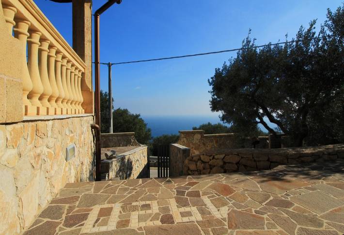 Location de vacances pour 6 personnes, avec terrasse ainsi que jardin et piscine, animaux acceptés à Gagliano del Capo - 3
