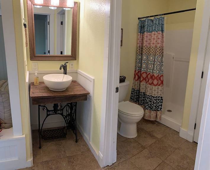 Vacation rental for 18 people, with hot tub and yard in Townsend