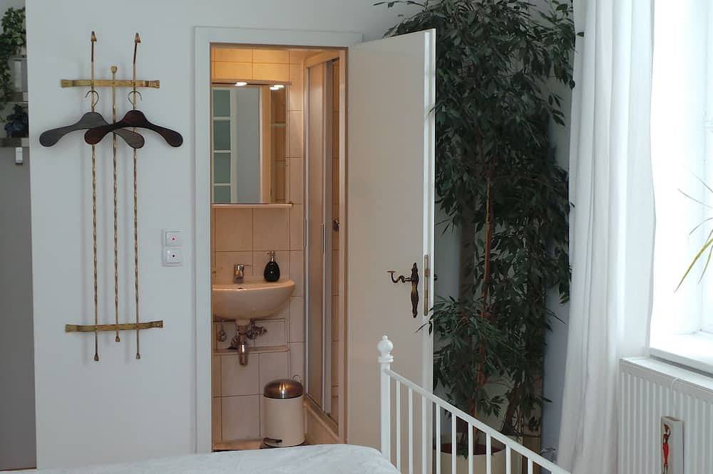 Ganze Wohnung, Ferienwohnung Top 1 für 1-3 Personen mit sonnigem Ostbalkon mit 2 Bädern, 40qm in Bad Reichenhall, Berchtesgadener Alpen