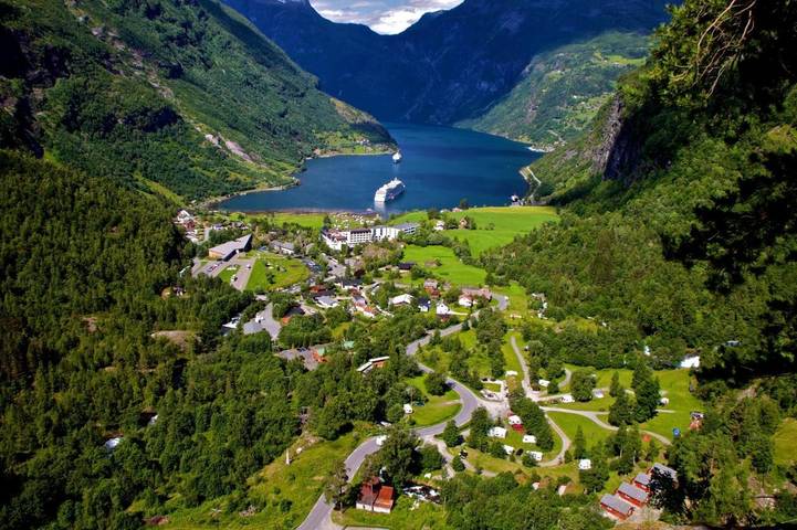 Location de vacances pour 4 personnes, avec Terrasse et Jardin dans Geiranger