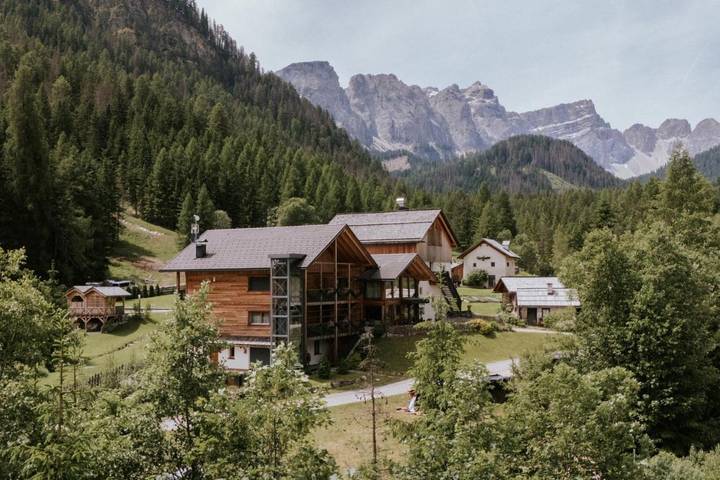 Apartmenthotel für 4 Personen, mit Sauna und Garten sowie Ausblick, mit Haustier in Alta Badia