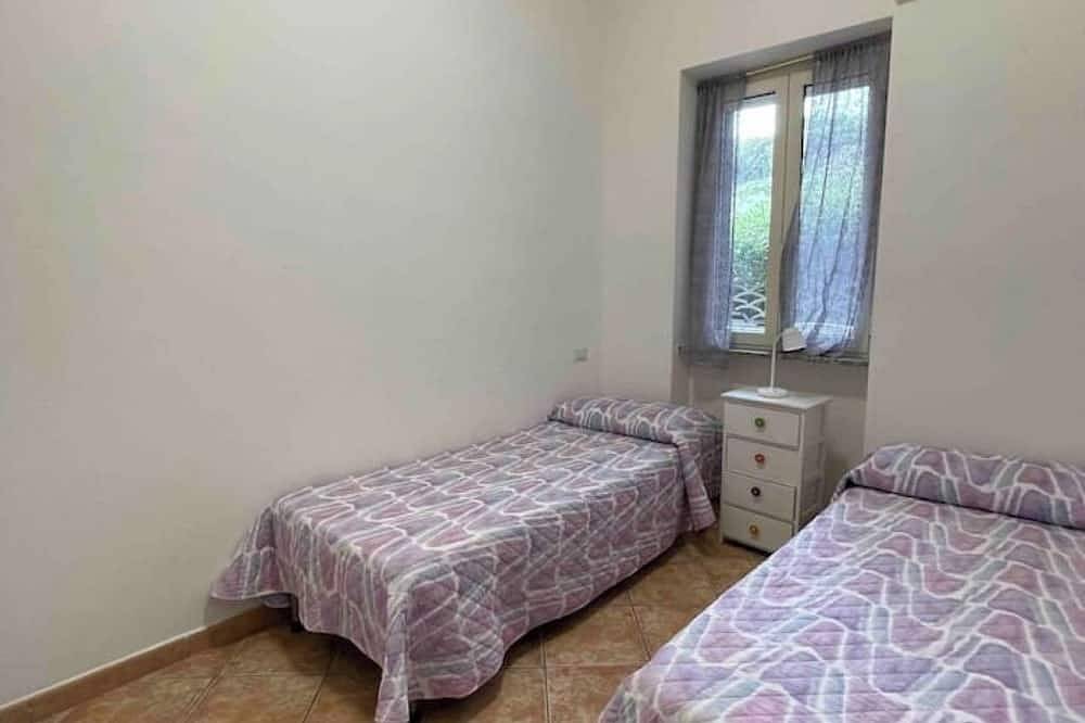 Ganze Wohnung, Apartment in villa with direct access to the sea, suitable for families with children in Sas Linnas Siccas, Orosei