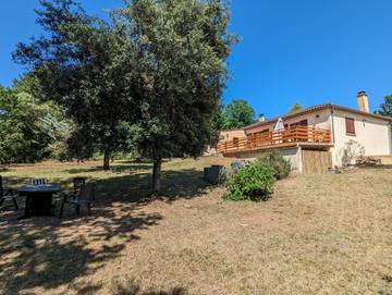 Location de vacances pour 5 personnes, avec terrasse à Saint-Pompont
