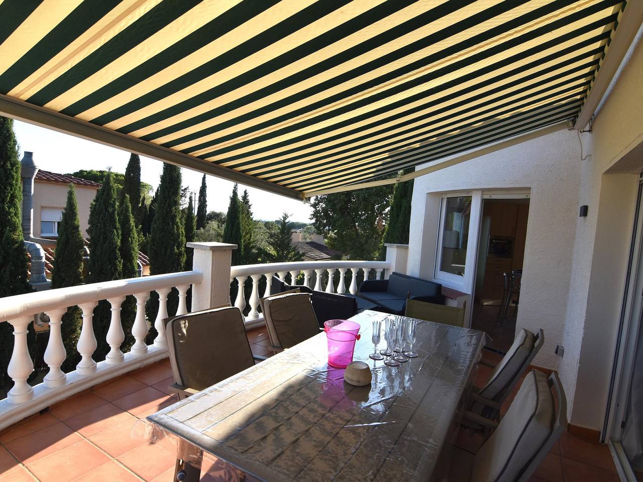 Villa à Roses: Piscine Privée, 4 Chambres, Idéale pour Familles et Groupes, Près de la Plage in El Mas Fumats, Roses