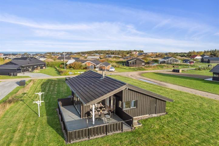 Ferienhaus für 8 Personen, mit Whirlpool und Terrasse sowie Sauna in Nørlev Strand