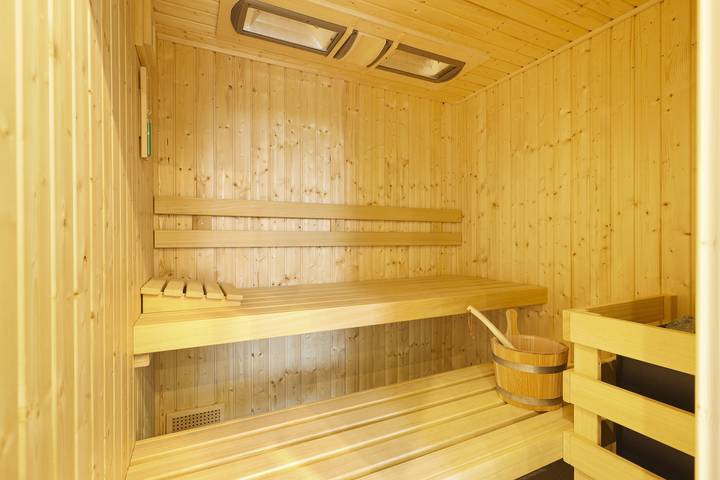 Bungalow für 4 Personen, mit Terrasse und Sauna sowie Balkon/Terrasse - 1