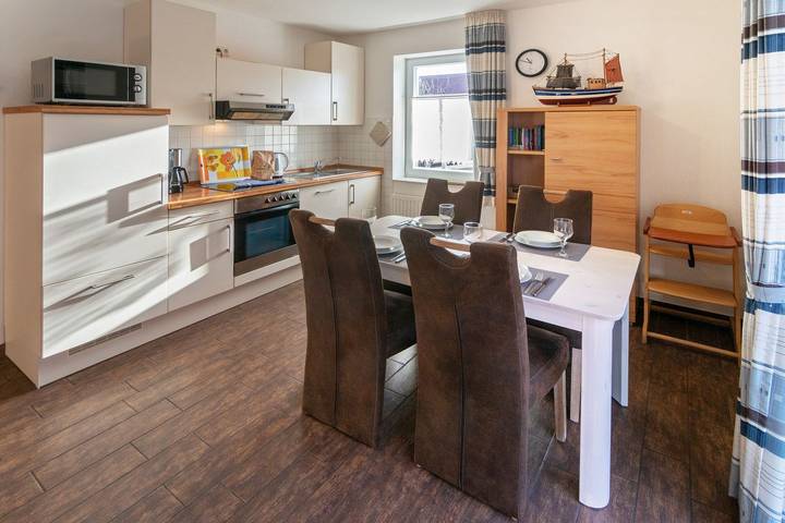Ganze Wohnung, Komfortable Ferienwohnung mit Terrasse und moderner Ausstattung in Norddeich in Strand Norddeich, Norddeich