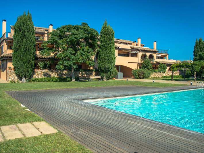 Apartamento de vacaciones para 4 personas, con jardín además de piscina y balcón en Provincia de Gerona - 2