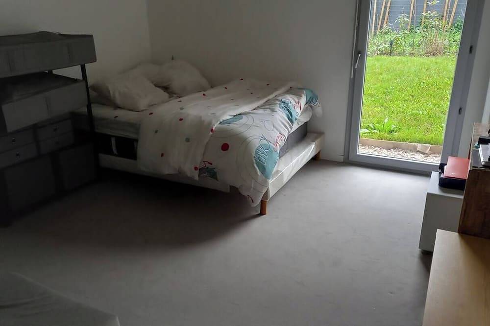 Apartamento entero, Room in a shared apartment in Tremblay-en-France, Sena-Saint Denis
