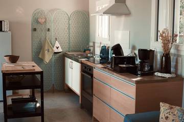 Gîte pour 2 personnes, avec piscine et jardin dans Pizancon