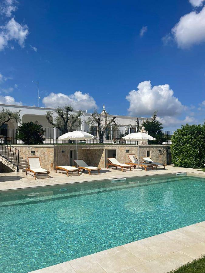 Maison de vacances pour 3 personnes, avec Terrasse et Jacuzzi ainsi que Jardin et Piscine à Calabrese