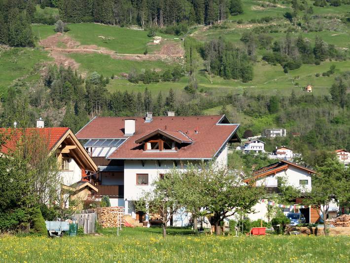 Ferienwohnung für 8 Personen, mit Balkon und Garten in Prutz