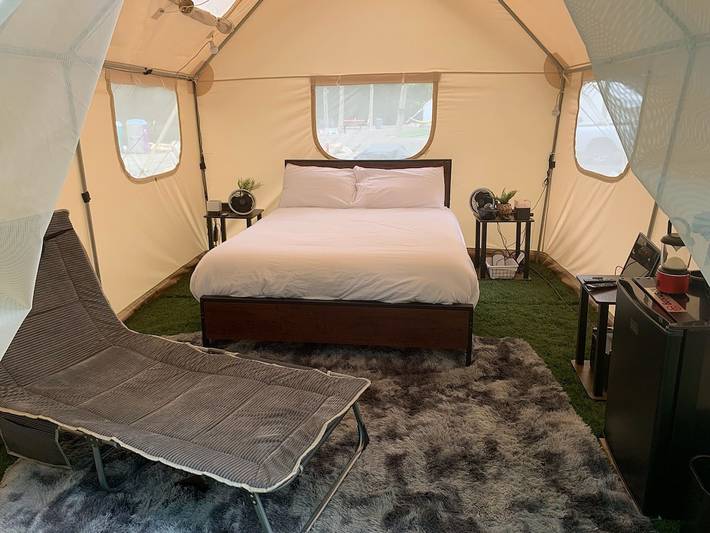 Glamping for 5 people, with pool, with pets in Hudson Valley