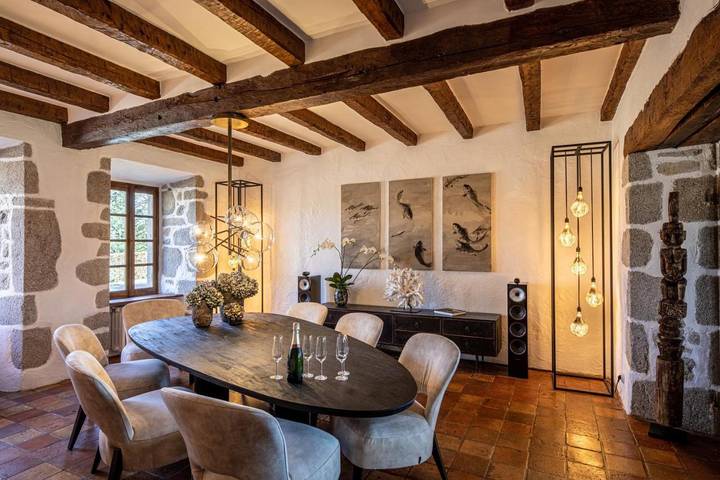 Location de vacances pour 14 personnes, avec jardin ainsi que piscine et vue à Junhac - 3