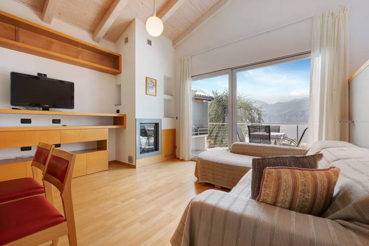 Ferienwohnung für 6 Personen, mit Garten und Seeblick in Brenzone