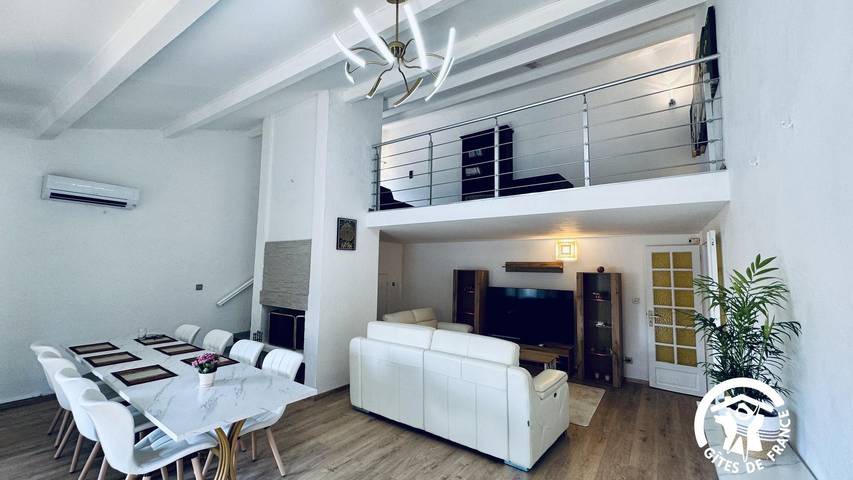 Gîte pour 4 personnes, avec Jacuzzi et Terrasse