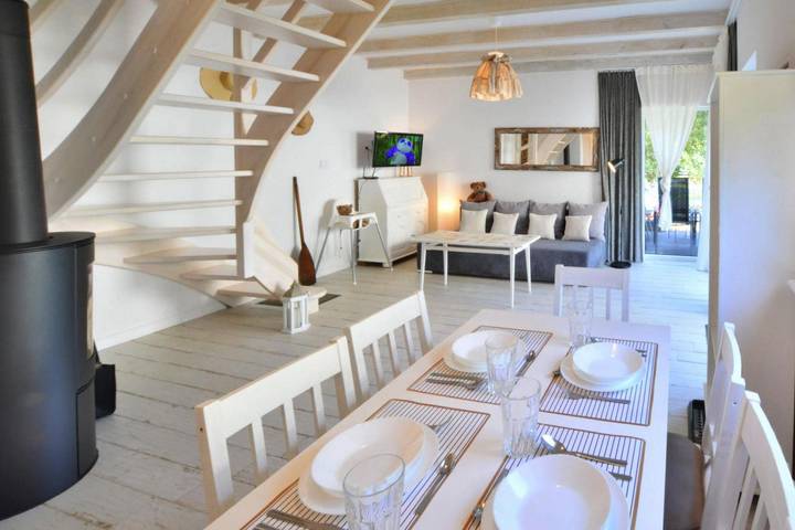 Große Ferienhäuser mit Kamin und Garten in Rusinowo, Powiat Sławieński