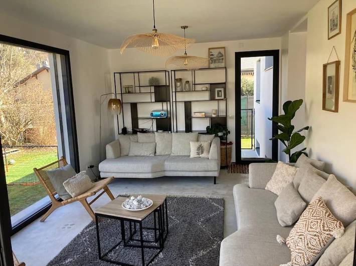 Location de vacances pour 5 personnes, avec Terrasse et Jardin ainsi que Piscine et Vue à Barby (Allemagne)