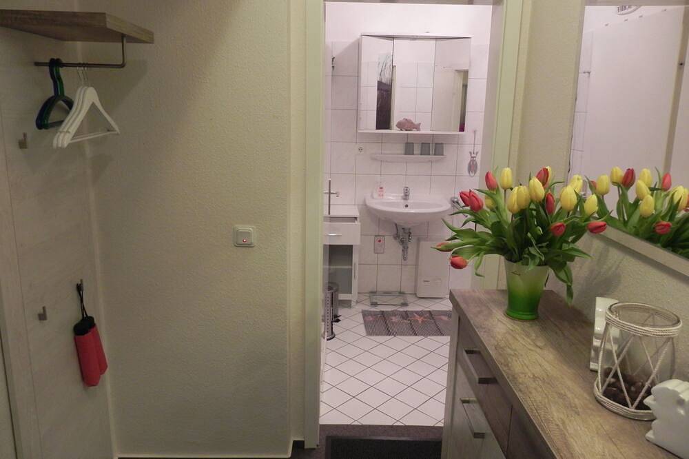 Ganze Wohnung, Ferienwohnung mit Seezugang im Naturpark der Mecklenburgischen Schweiz in Nienhäger Hütte, Krakow am See