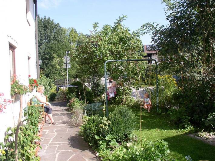 BnB für 4 Personen, mit Balkon und Terrasse sowie Garten und Ausblick am Chiemsee