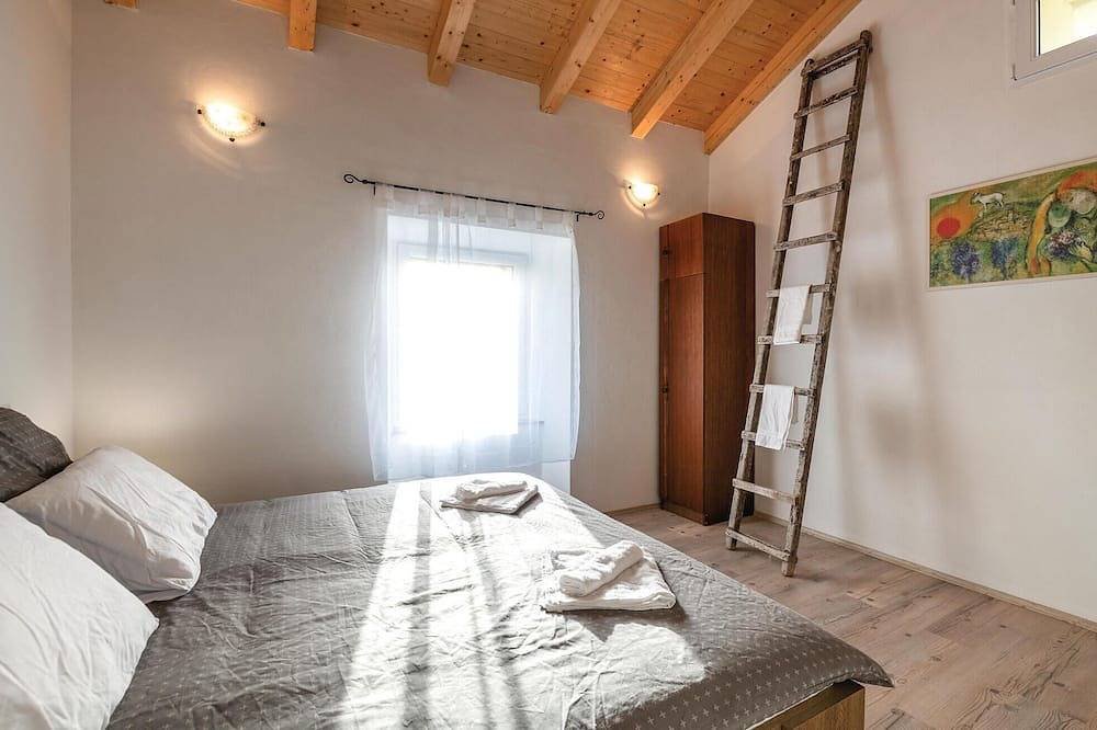 Nice home in Medulin with Wifi in Pomer, Southcoast Istria