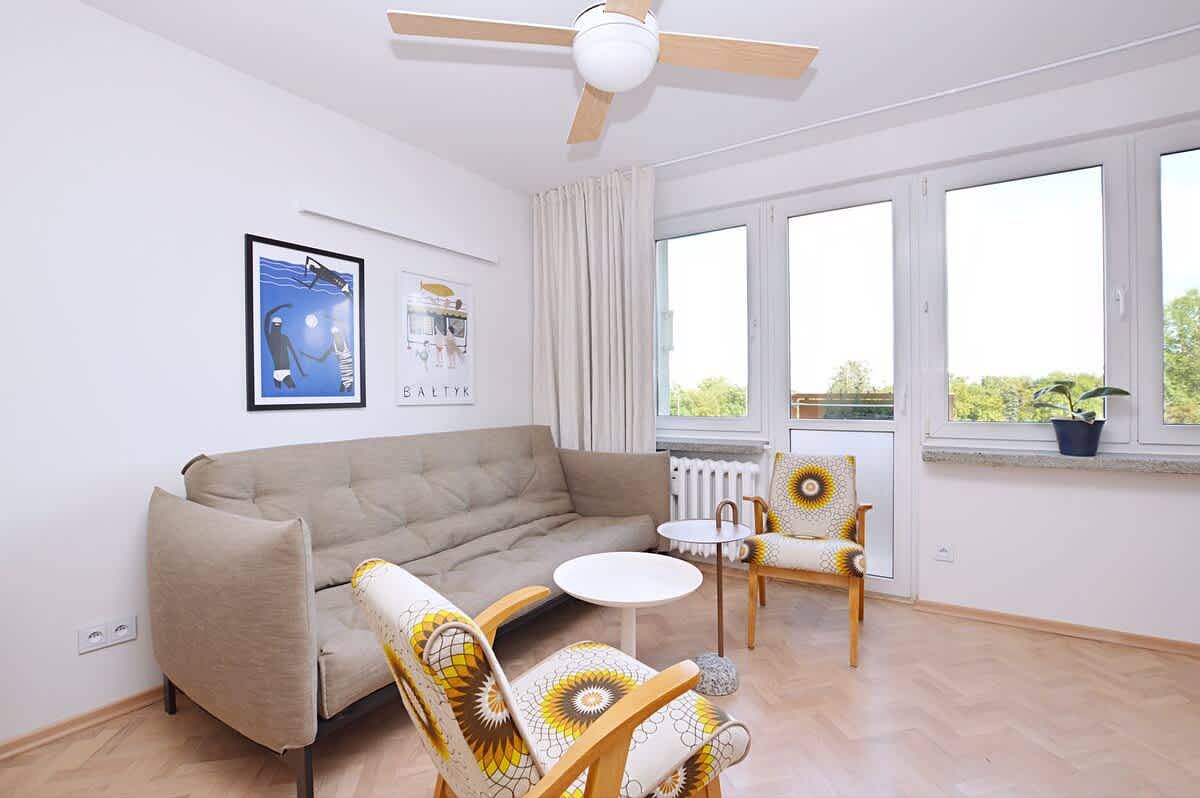 Geheel vakantieappartement, Bright Studio in Center | Close to the Beach | Balcony in Gdynia, Zatoka Gdańska