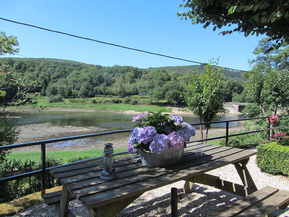 Chambre d'hôtes "Les Moulins Au Bord du Lac" - Chambre in Corancy, Parc naturel régional du Morvan