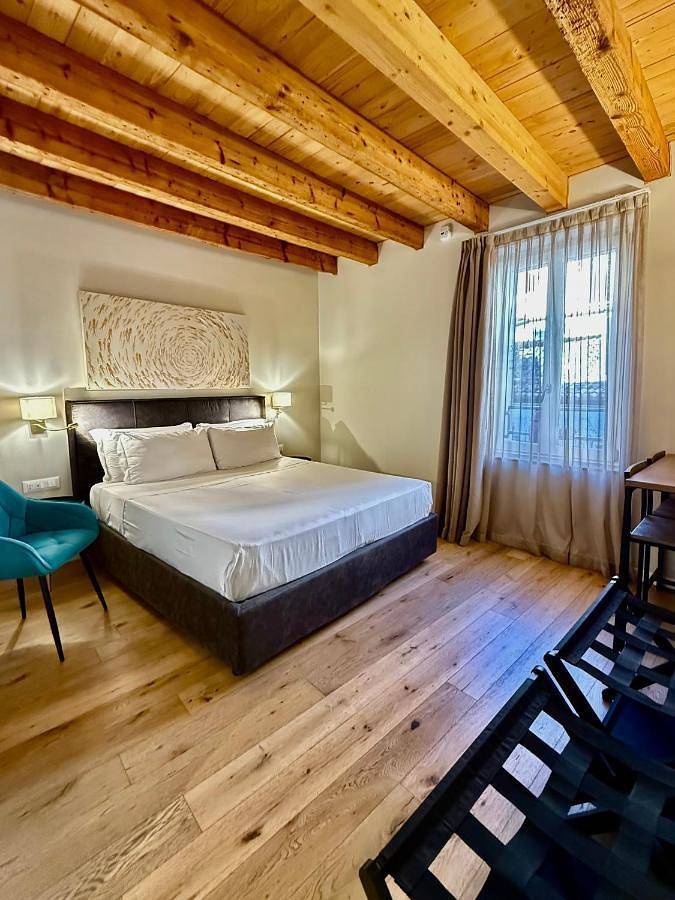 B&b per 2 persone, con panorama e giardino in Desenzano del Garda