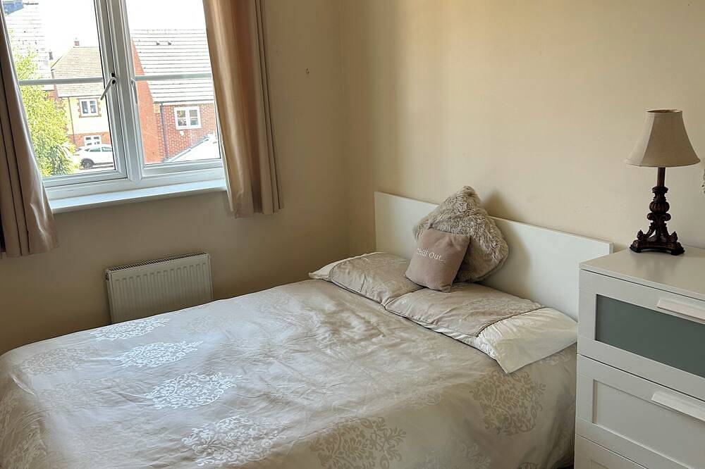 Charming 5-Bedroom Guesthouse in a Peaceful Location Near Northampton Centre in Upton (Northamptonshire), Northampton