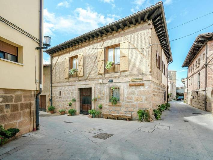 Apartamento para 12 personas, con jardín y piscina en Labastida