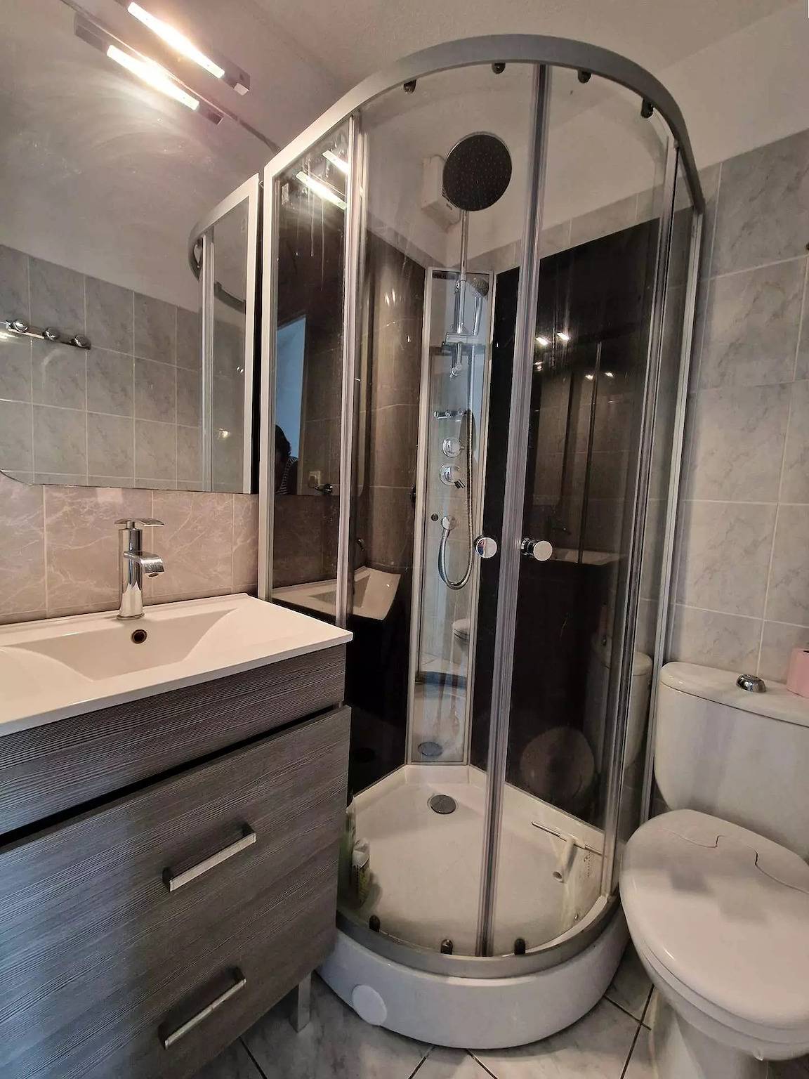 Apartamento entero, Apartamento con aire acondicionado y vistas al mar in Marseillan-Plage, Marseillan