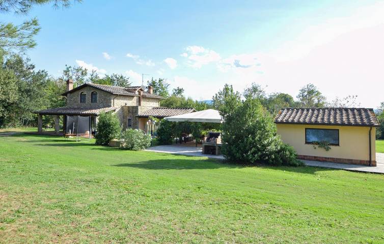 Accogliente appartamento con piscina e giardino vicino alla spiaggia in Arezzo, Provincia di Arezzo