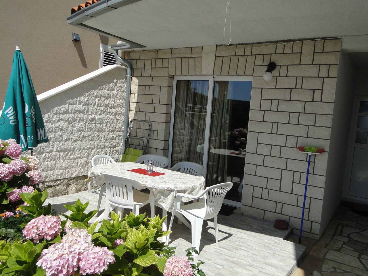 Hel ferieleilighet, Holiday apartment with terrace and sea view  in Primosten, Šibenik-Knin