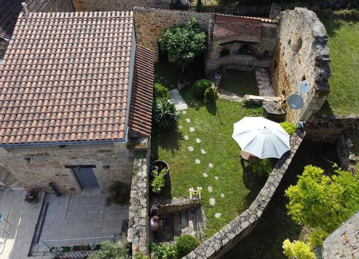 Gîte pour 2 personnes, avec vue ainsi que piscine et jardin à Faycelles - 4