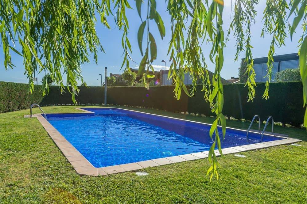 Costabravaforrent Gavarres, für 6 Personen mit Gemeinschaftspool in Albons, Costa Brava
