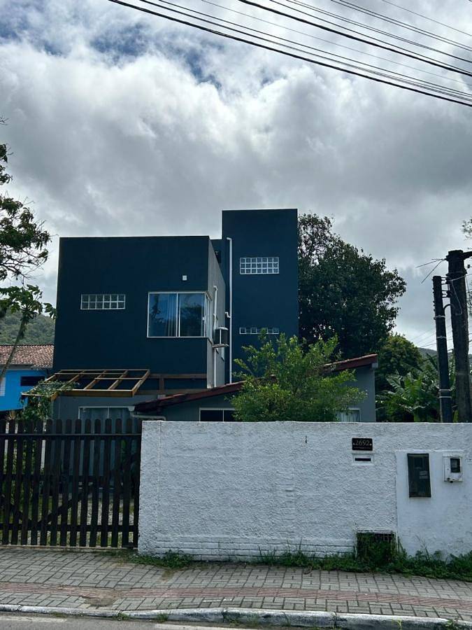 Casas e apartamentos de temporada para 5 pessoas, com vista e vista para o lago e ainda jardim em Lagoa da Conceição