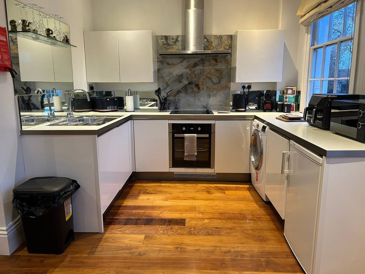 Entire holiday apartment, Tavistock House-Parking-Sleeps 7-Central in Bedford