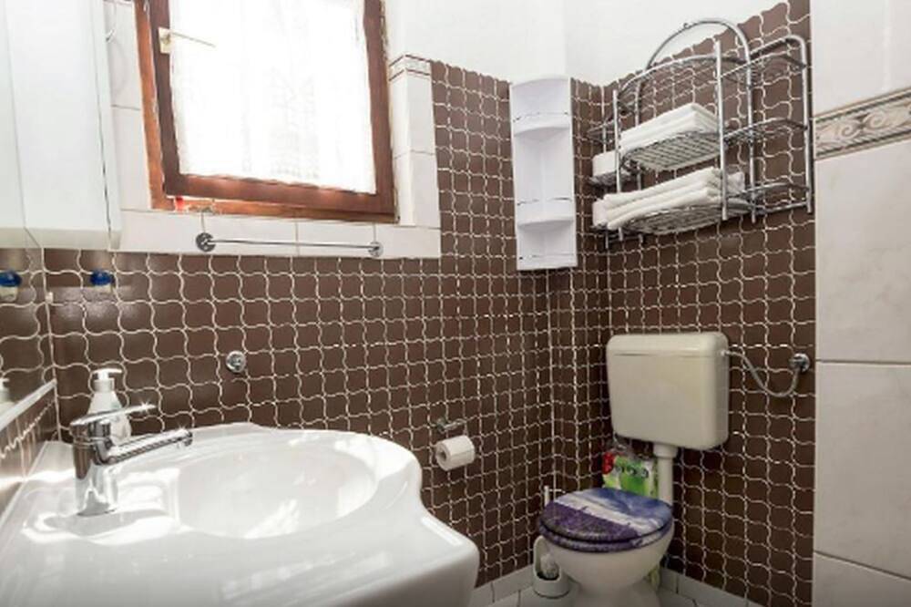 Ganze Wohnung, Ferienwohnungen Vesna - Maslinica in Maslinica, Solta