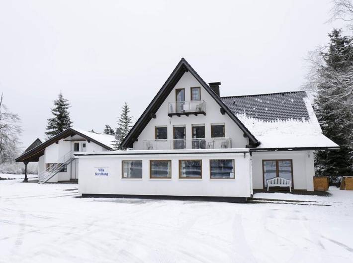Appartement entier, Villa Nordhang - Appartement 11 avec vue sur les montagnes, balcon et Wi-Fi. in Winterberg, Arrondissement du Haut-Sauerland
