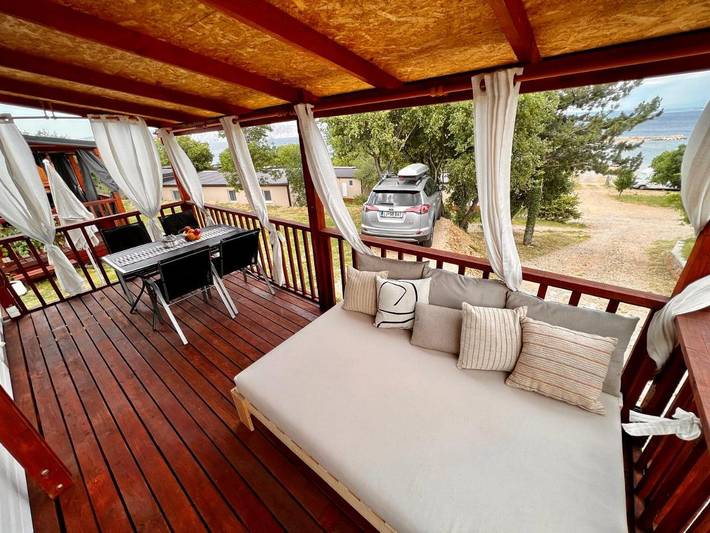 Camping pour 5 personnes, avec jardin ainsi que piscine et vue à Klenovica