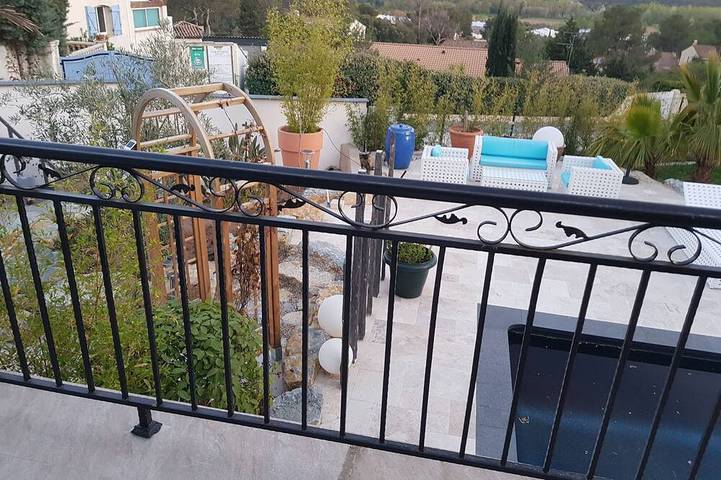 Location de vacances pour 2 personnes, avec terrasse ainsi que piscine et jacuzzi à Le Muy - 3