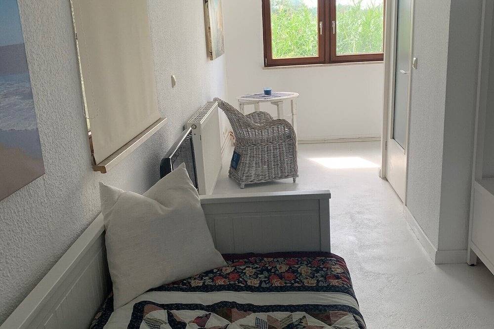 Kleines Versteck im Schilf in Malente, Südliche Ostseeküste