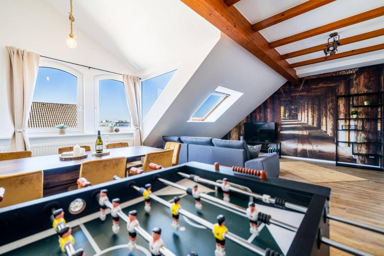 Ganze Wohnung, Stylisches Penthouse zentral Tischfussball 100m2 Wii in Hannover Mitte, Hannover