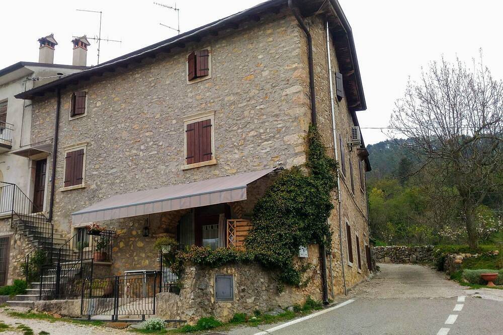Altes Bauernhaus auf dem Land in Castion Veronese, Costermano