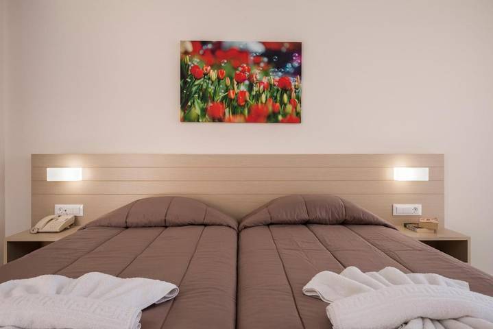 Club vacances pour 4 personnes, avec bassin pour enfant ainsi que piscine et jardin, adapté aux familles en Crète - 3