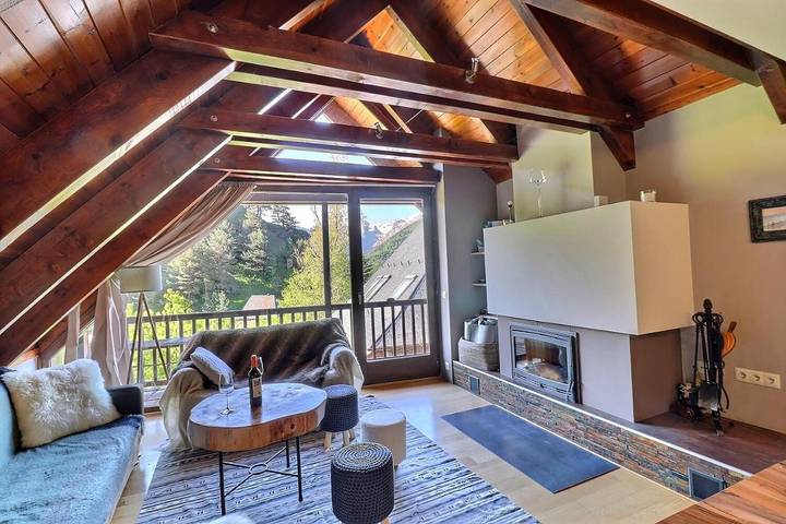 Location de vacances pour 8 personnes, avec Balcon ainsi que Terrasse et Vue à Vilamòs