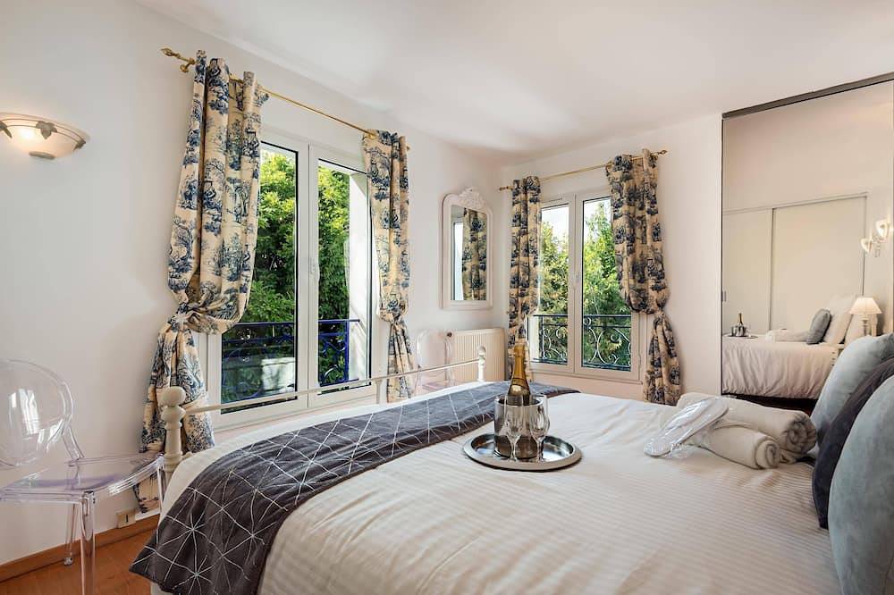 10 Bedrooms & 5 Bathrooms - 5* Villa Stella - Versailles Castle walking distance in Le Chesnay, Yvelines