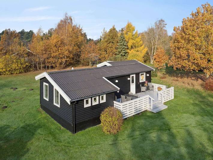 Ferieudlejning for 7 personer, med sauna og have samt terrasse, børnevenlig i Vig