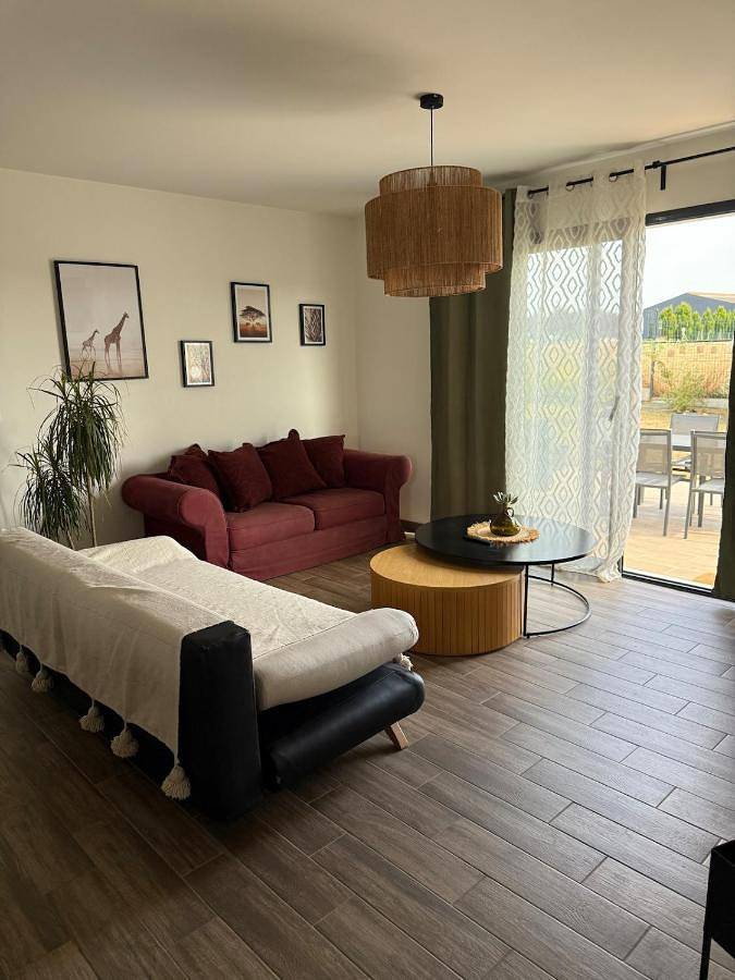 Location de vacances pour 5 personnes, avec terrasse et jardin à Montamisé - 4