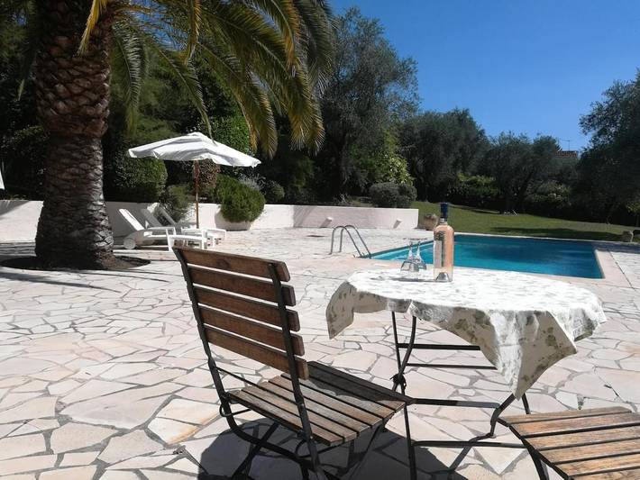 Villa pour 15 personnes, avec Terrasse ainsi que Jardin et Piscine